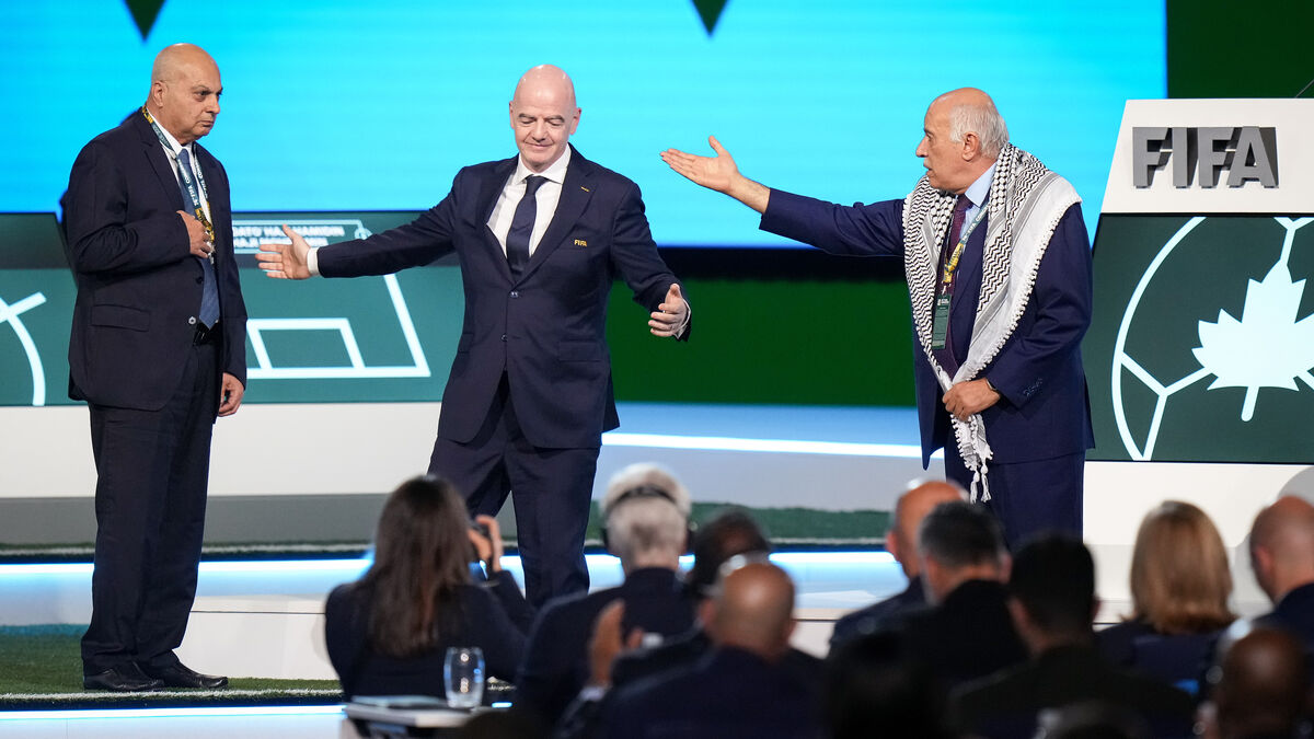 Israeli and Palestinian representatives refused to shake hands at FIFA congress