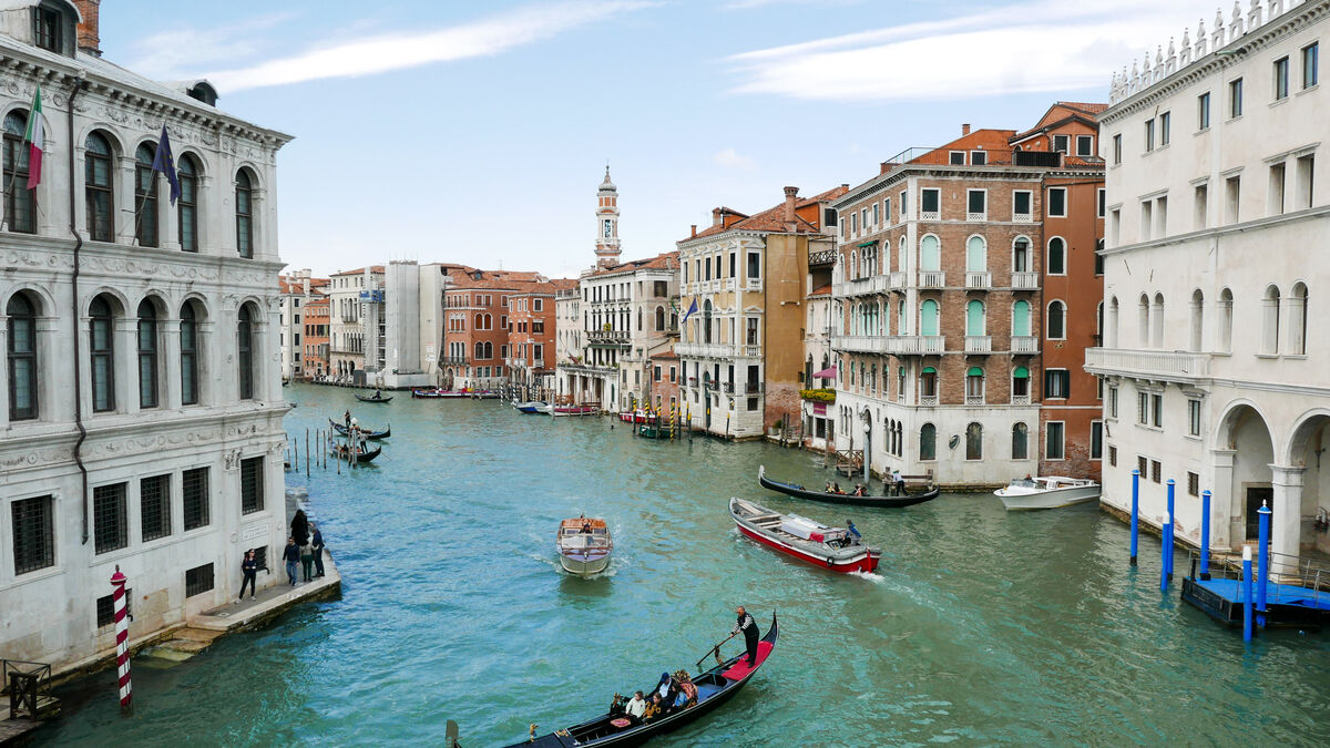 Venice museums face heatstroke warning as union threatens strike action