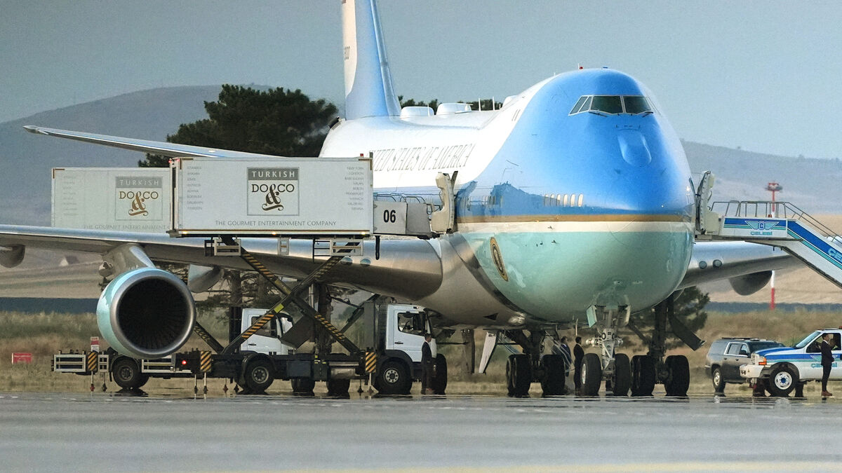Sources: Trump hidden in catering truck after Iran death threat, report says