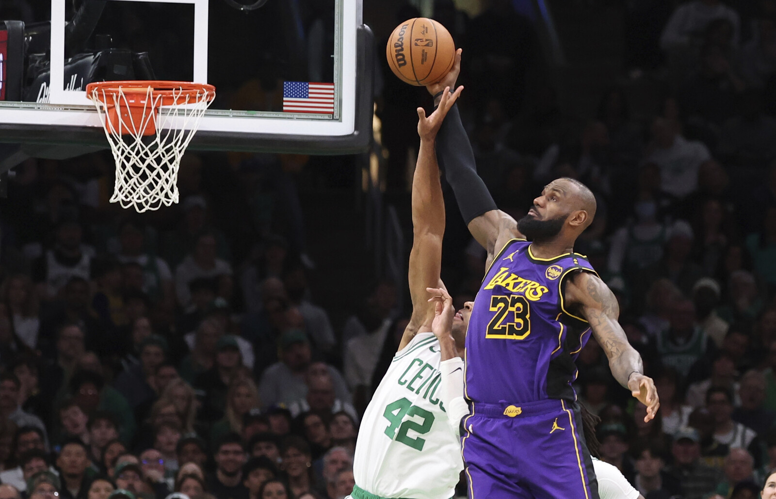 Lakers' winning streak broken - James injured