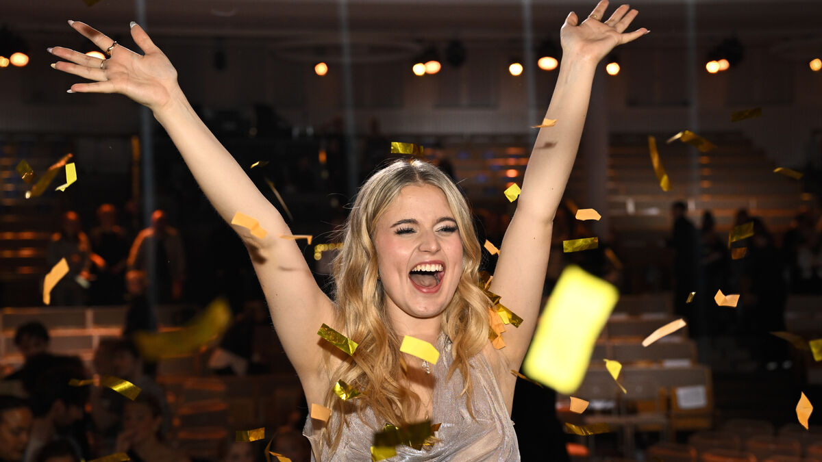 "Idol" winner Tuva: It's completely