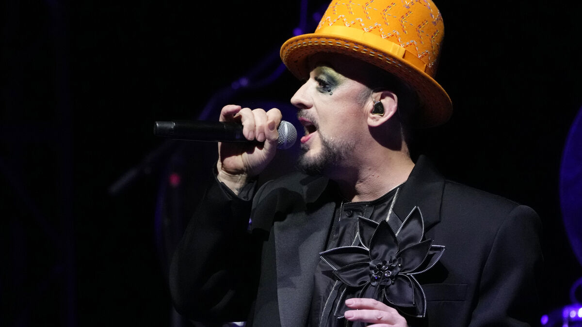 Boy George sings pro-Israel lyrics