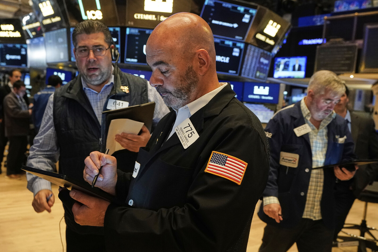 US Stock Market Rises Amid