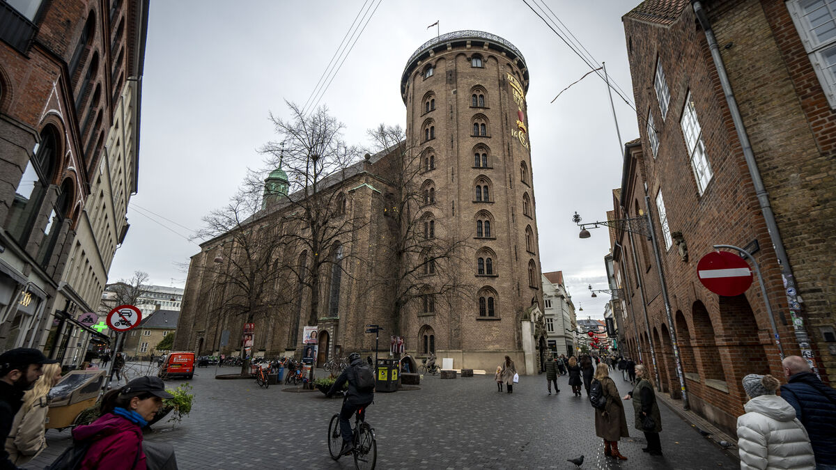 Hats off to Danish tourist