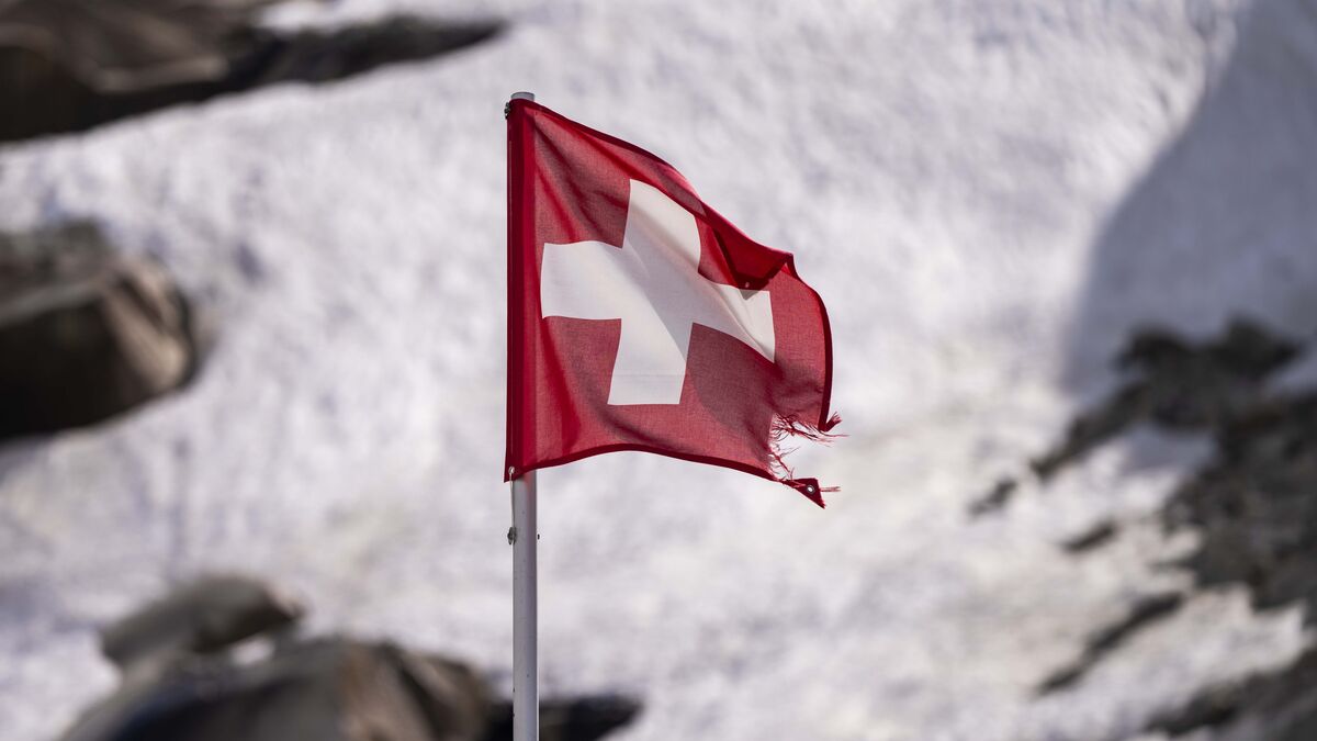 Switzerland offers to host signing