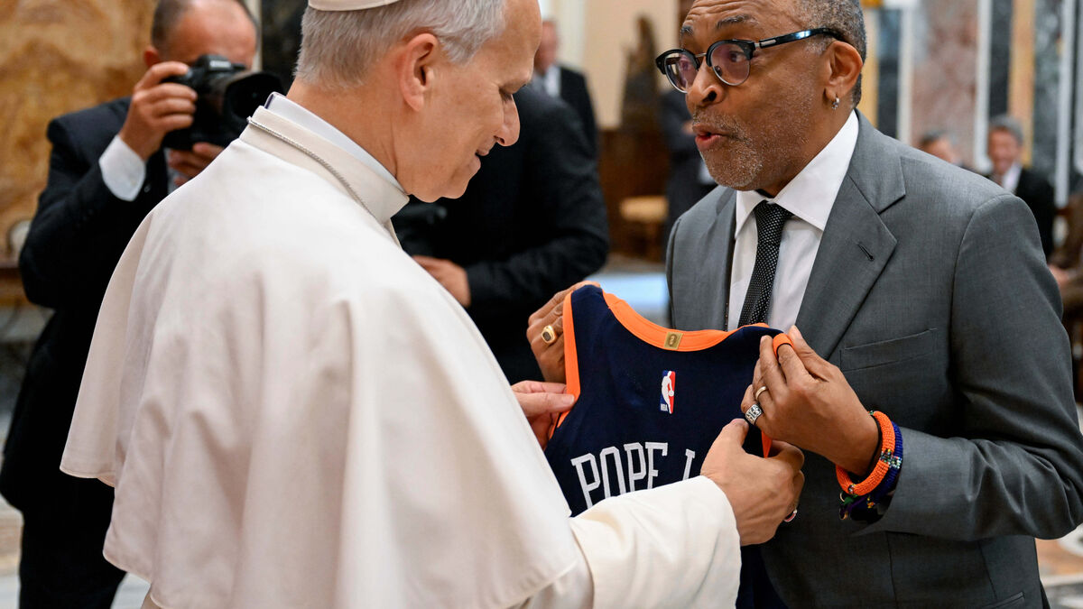 Pope urges fight for cinemas