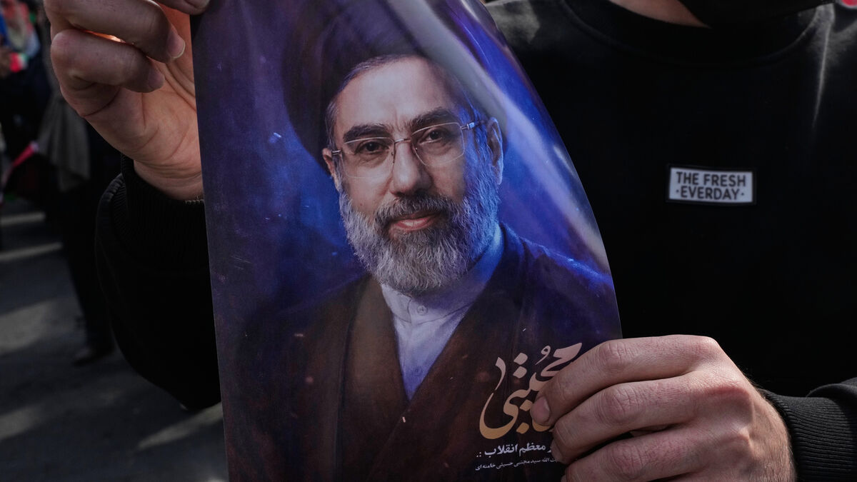 Iran's leader says keep the Strait of Hormuz closed