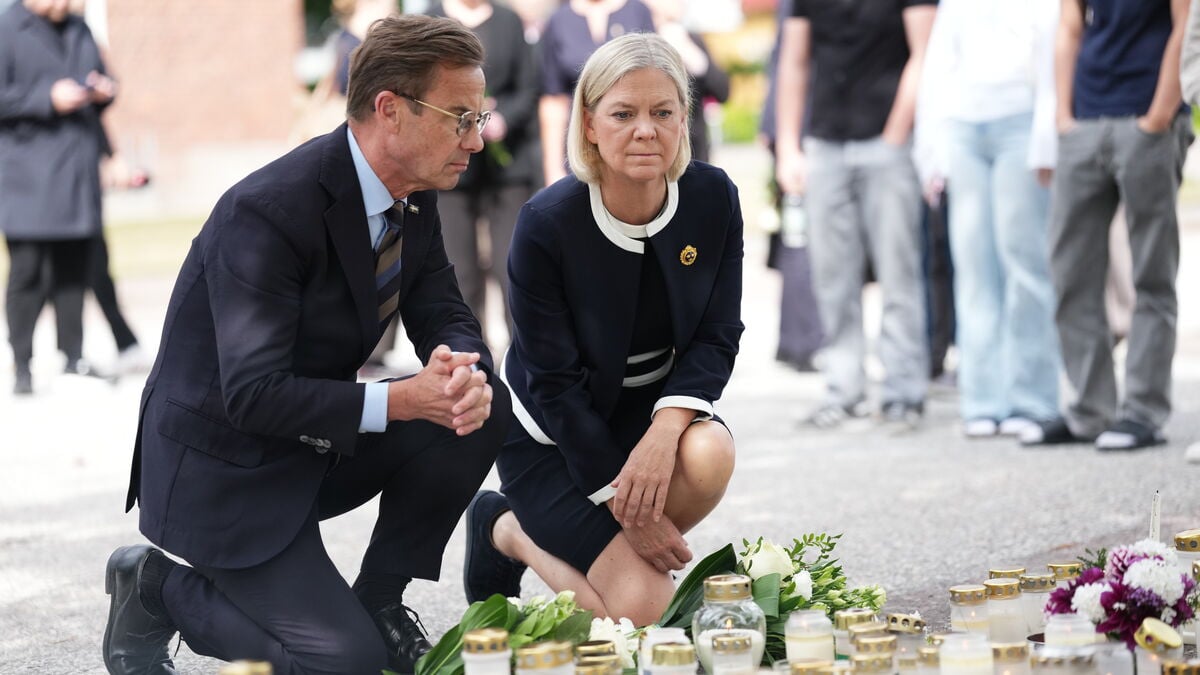 Kristersson and Andersson visit Fagersta together after attack