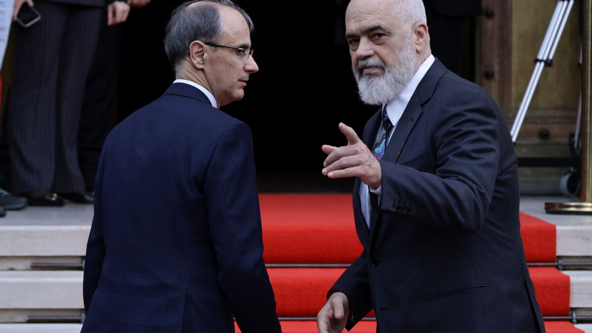 Serbia moves to dissolve parliament,