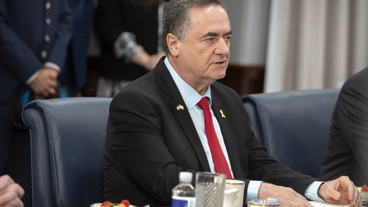 Israel's Defense Minister backs down on settlers in Gaza