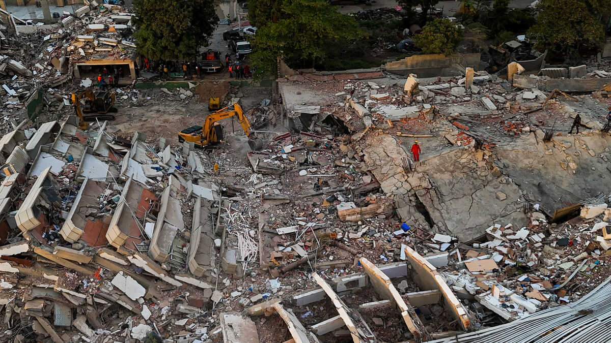 Venezuela earthquake death toll rises to 1,943 as rescue efforts continue