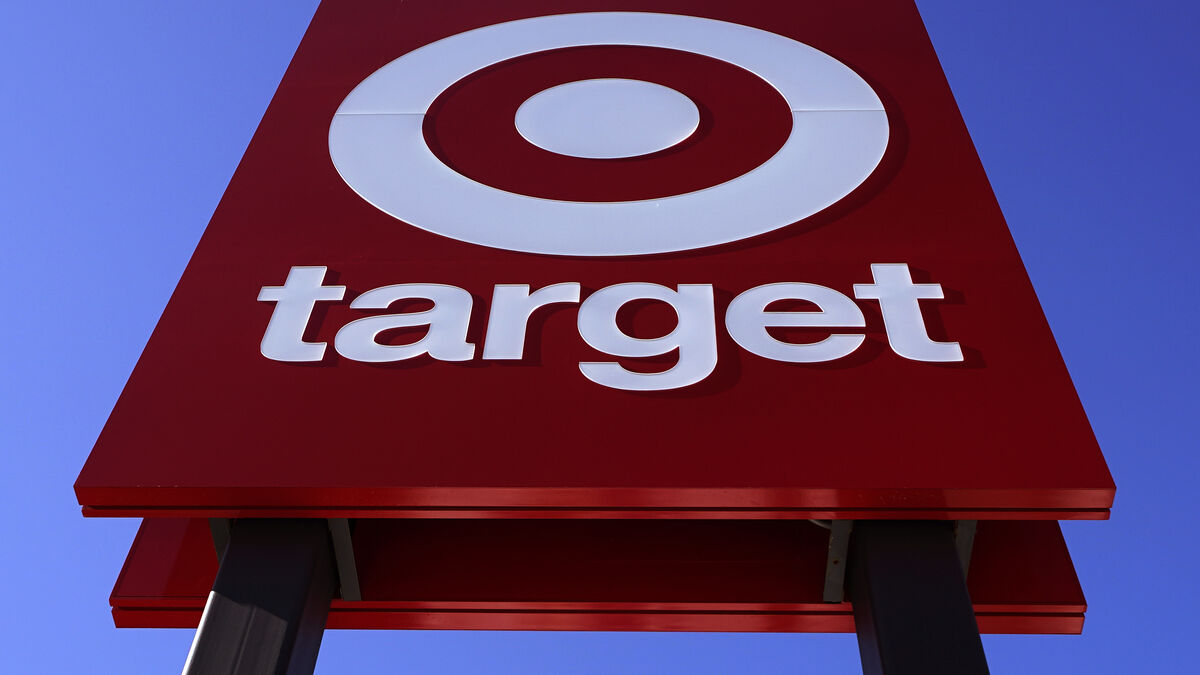 US retail sales boss lowers