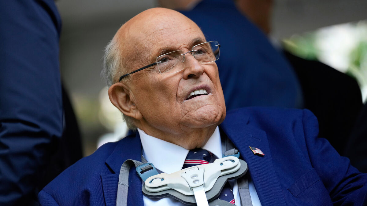 Ex-mayor Giuliani on ventilator with