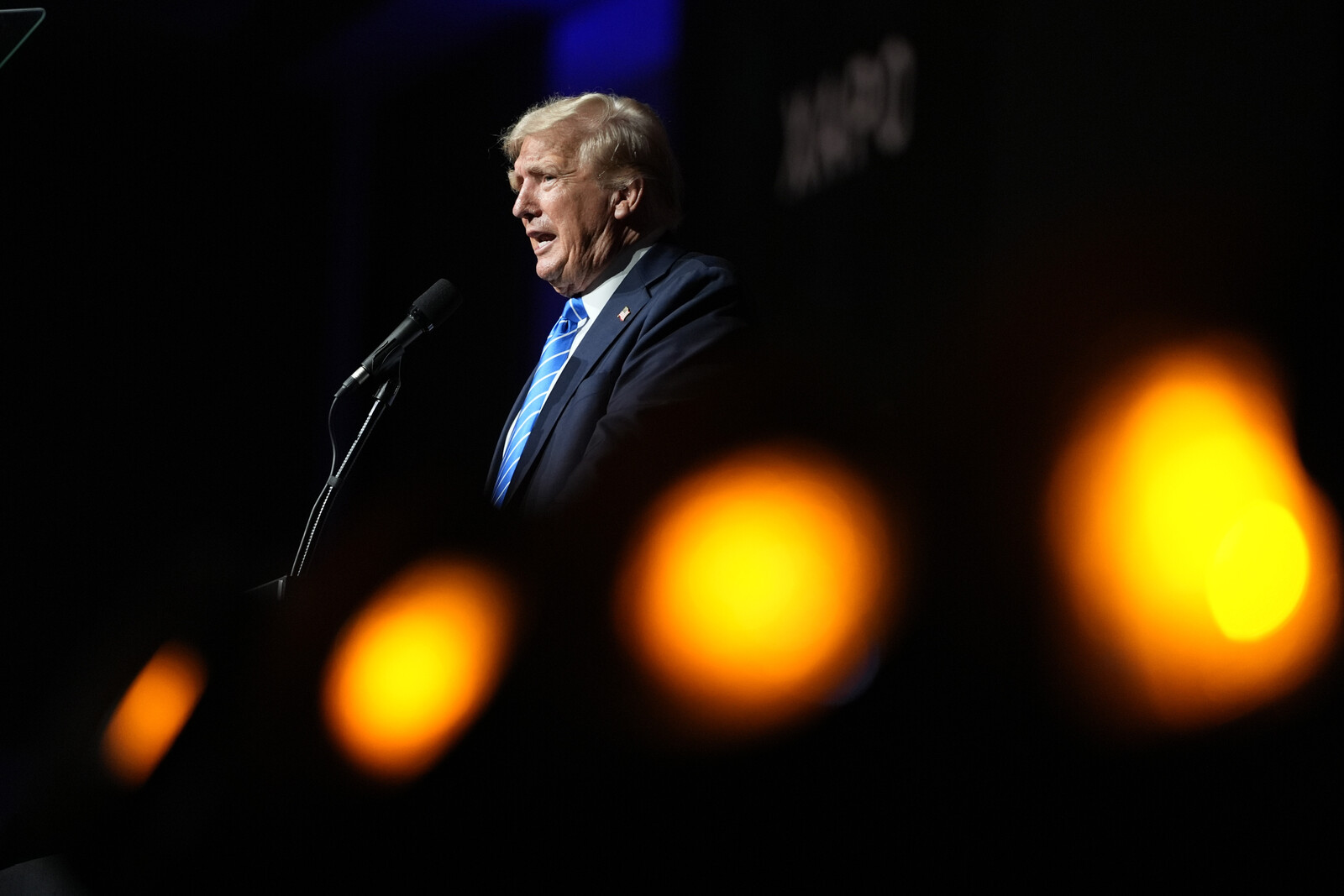 Bitcoin falls back after Trump's
