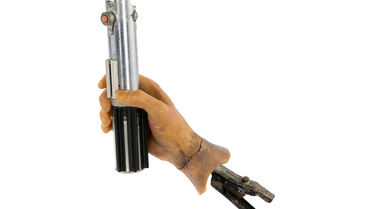 Star Wars lightsaber from The Empire Strikes Back sells for nearly 36 million kronor at auction