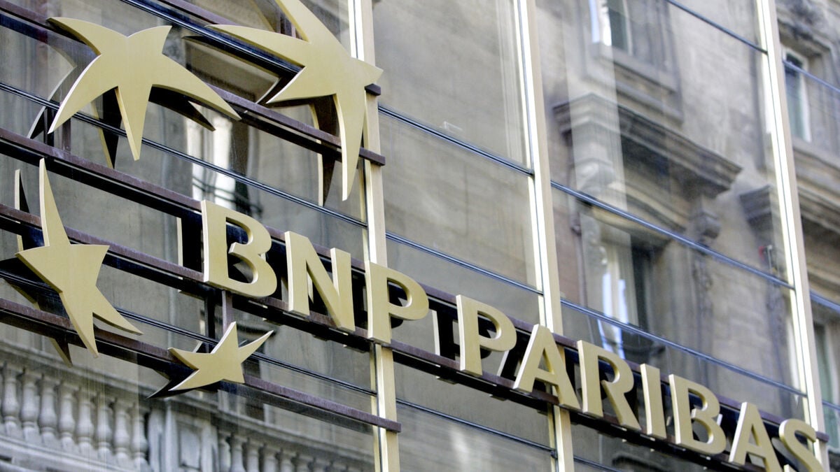 Political uncertainty weighs on French banks as BNP Paribas and Société Générale fall