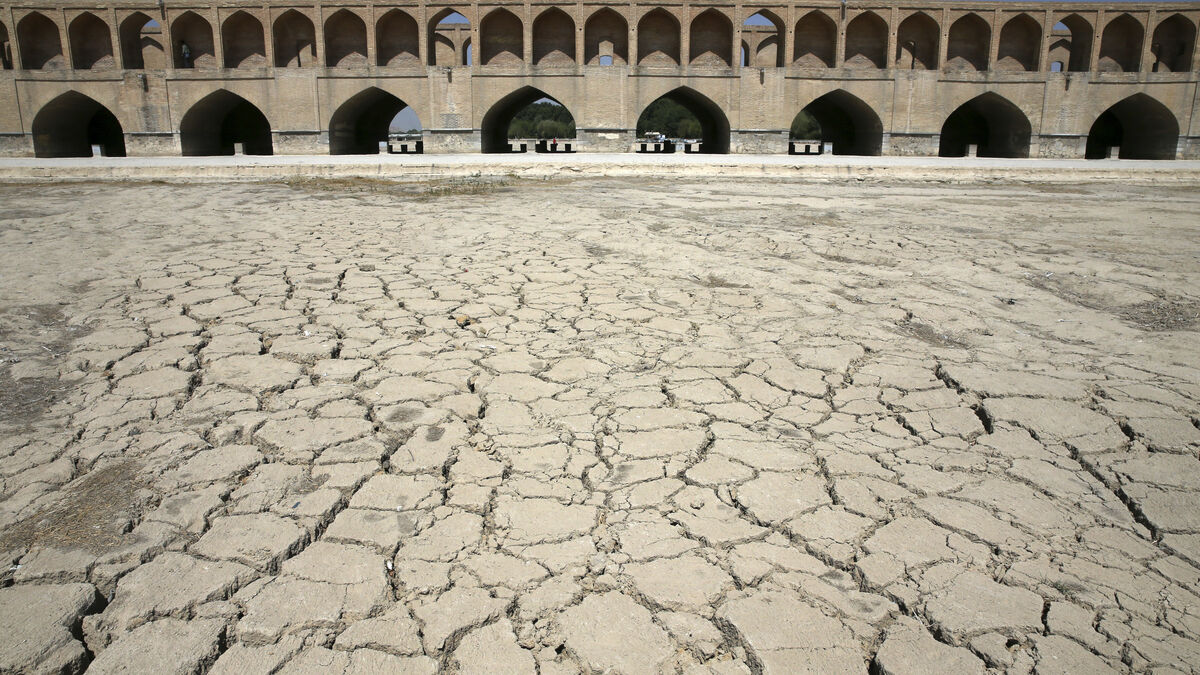 Tehran turns off water at