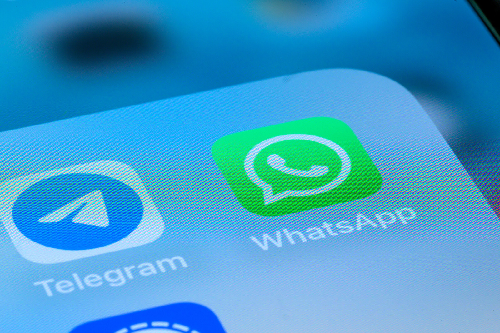 Putin Restricts Foreign Messaging Apps from Hostile Nations