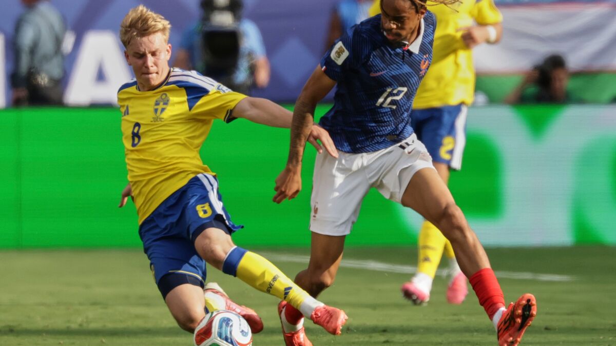 Premier League transfer window sets new spending record after last-day frenzy