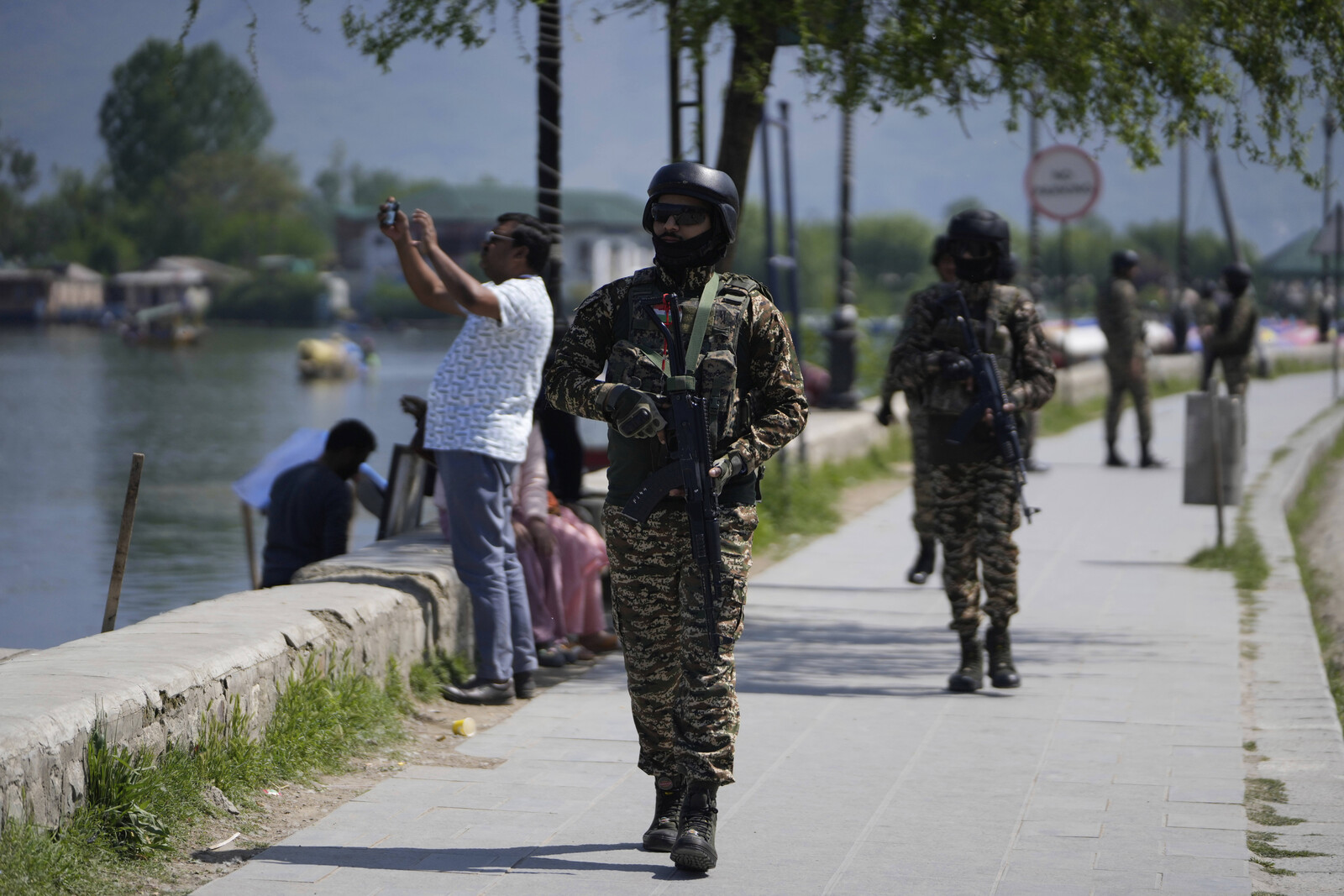 India Orders Pakistanis to Leave