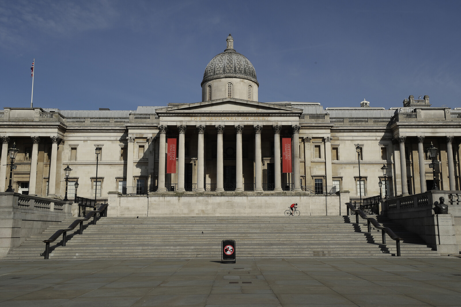 National Gallery bans liquids after attacks