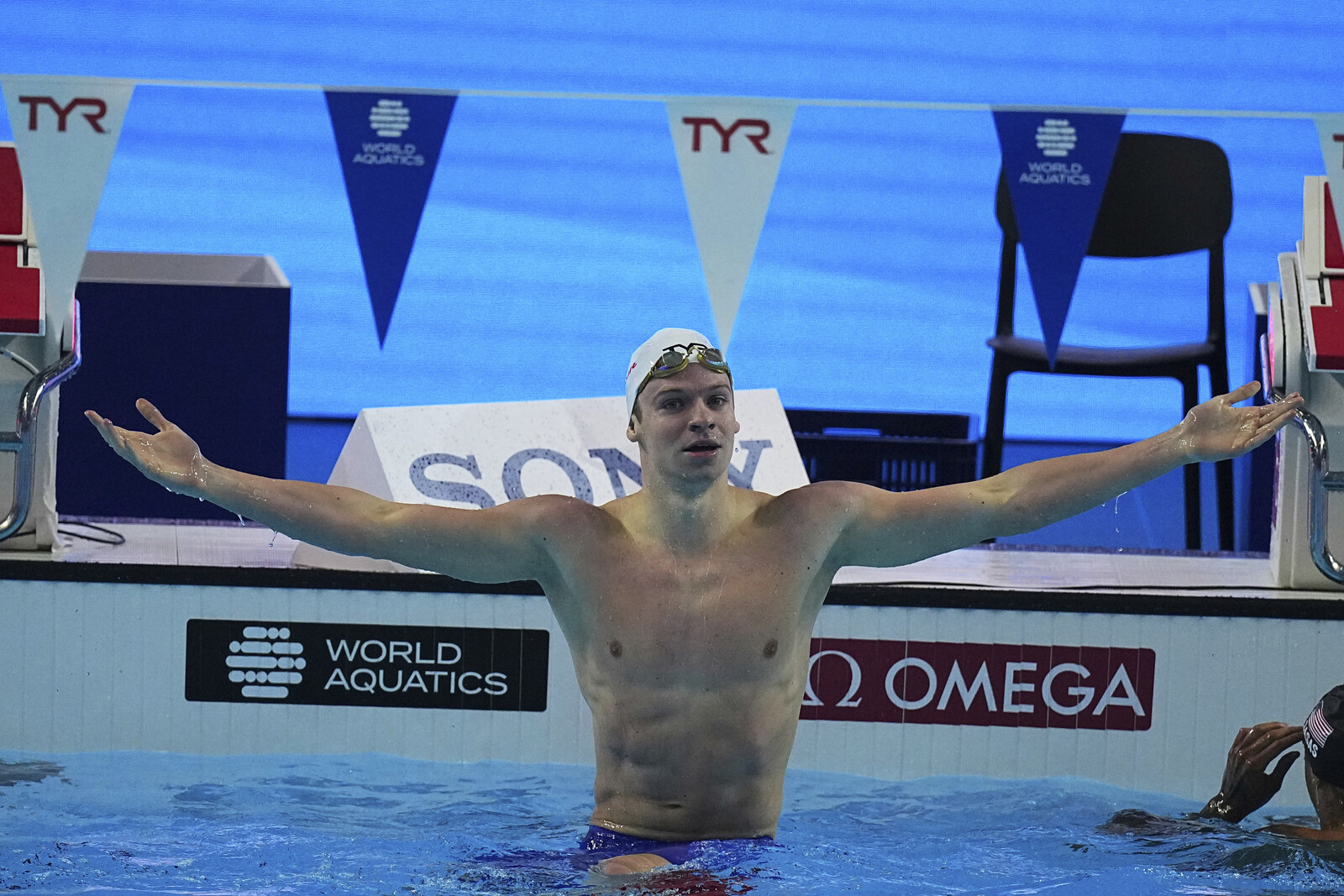 Léon Marchand Breaks 200m Medley World Record at World Championship