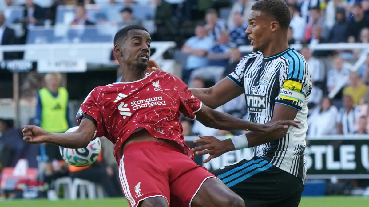 Alexander Isak booed and called a rat as Liverpool salvage late draw at Newcastle