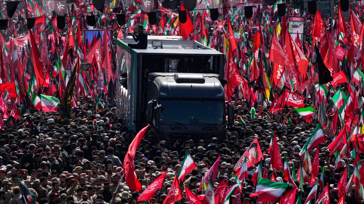 Tehran bids farewell to Khamenei with chants of revenge and anti-US signs