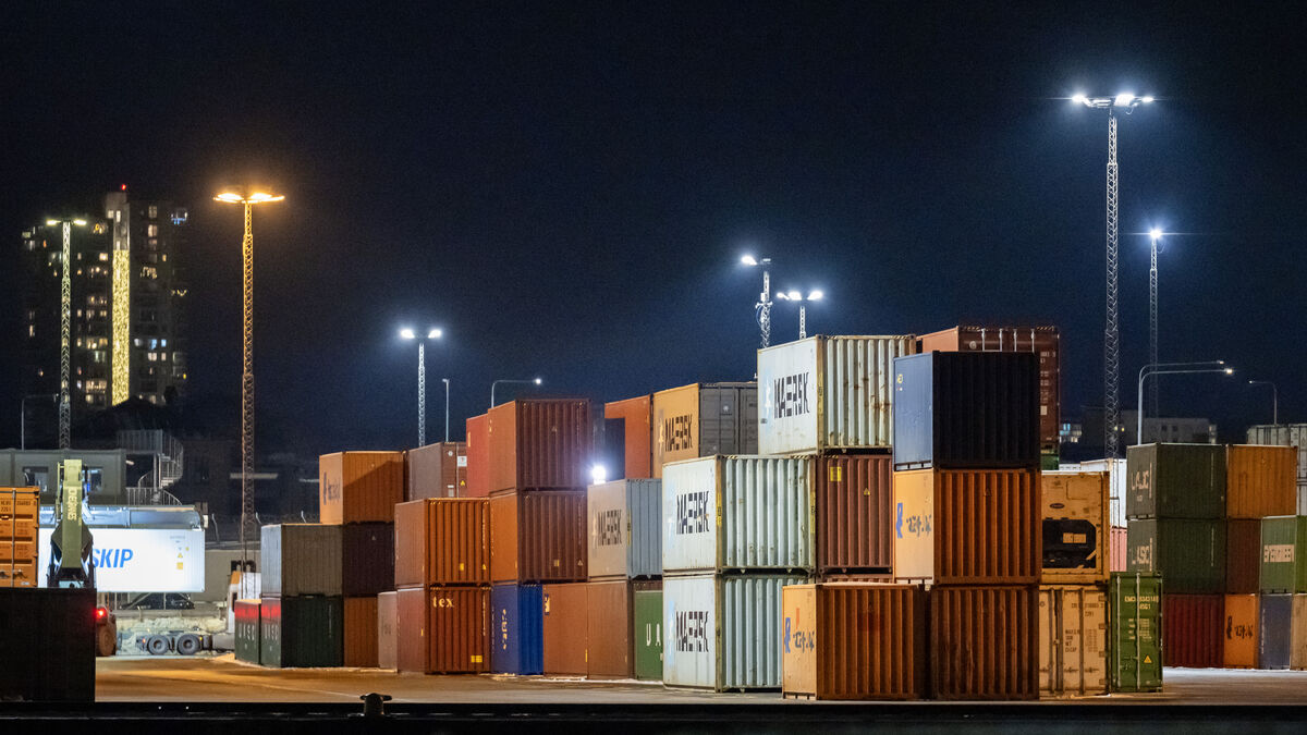 Container with more than two