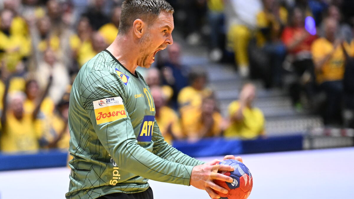 Apelgren's difficult goalkeeper headache ahead