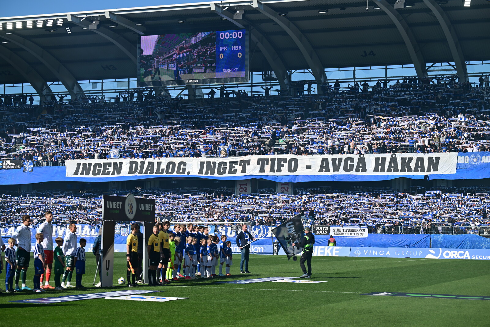 IFK Gothenburg Criticizes Banners Calling for Director's Resignation