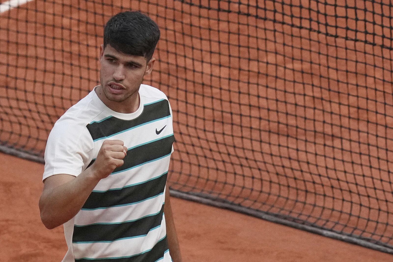 Carlos Alcaraz Advances to French Championships Quarterfinals