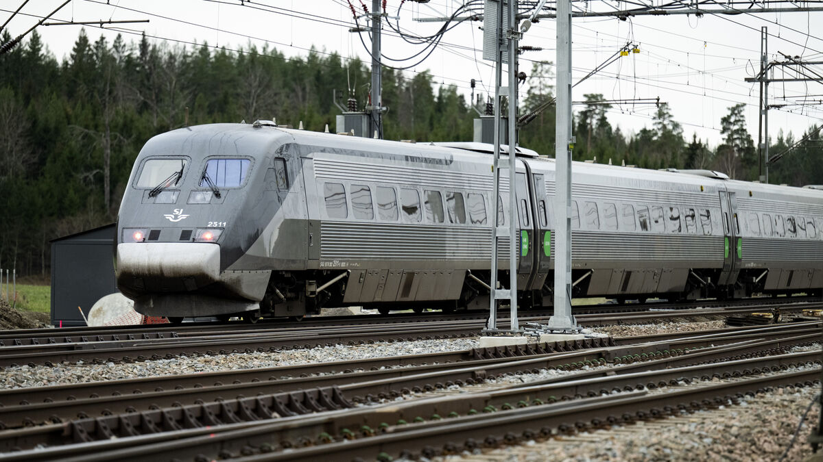 More trains on time in March - target not reached