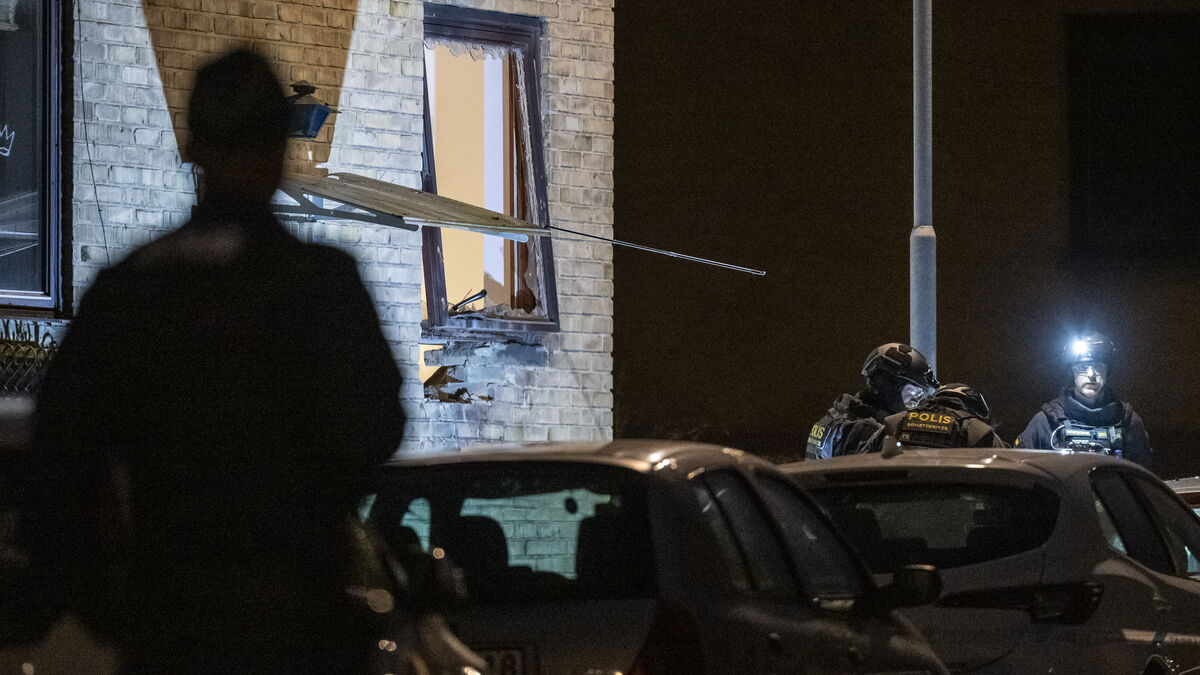Explosion at apartment building in Malmö damages windows and façade, no injuries reported