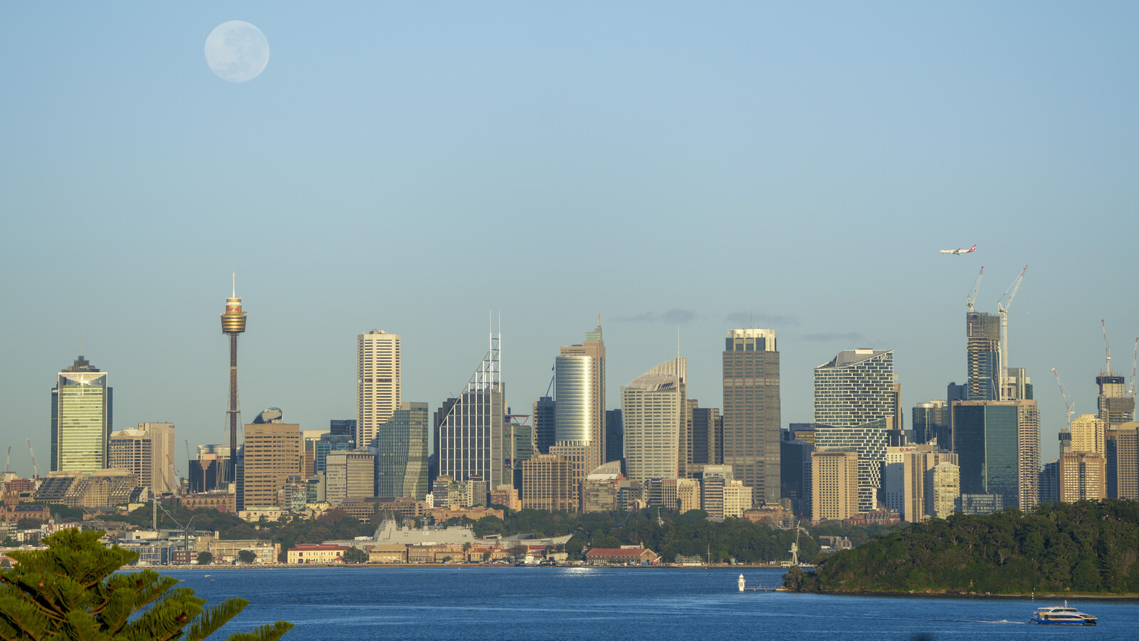 Australian Central Bank Holds Rates Steady, Signals Caution on Inflation