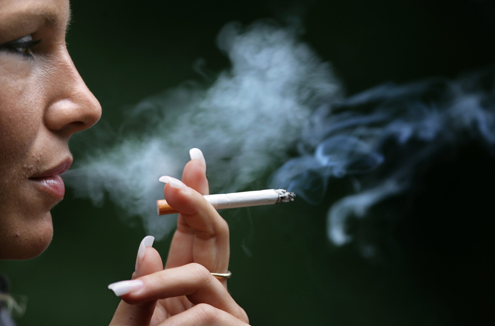 can you swallow tobacco chew What can dipping and chewing tobacco do to your body? 5 things to know