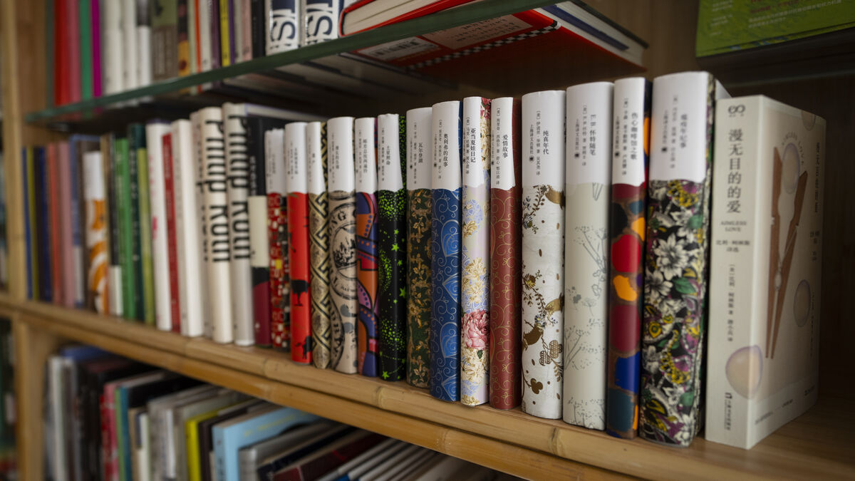 Hong Kong booksellers arrested in new crackdown under national security law