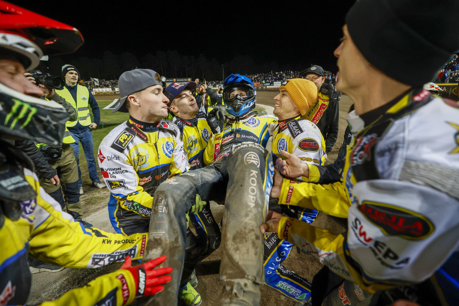 Mads Hansen Leads Västervik to