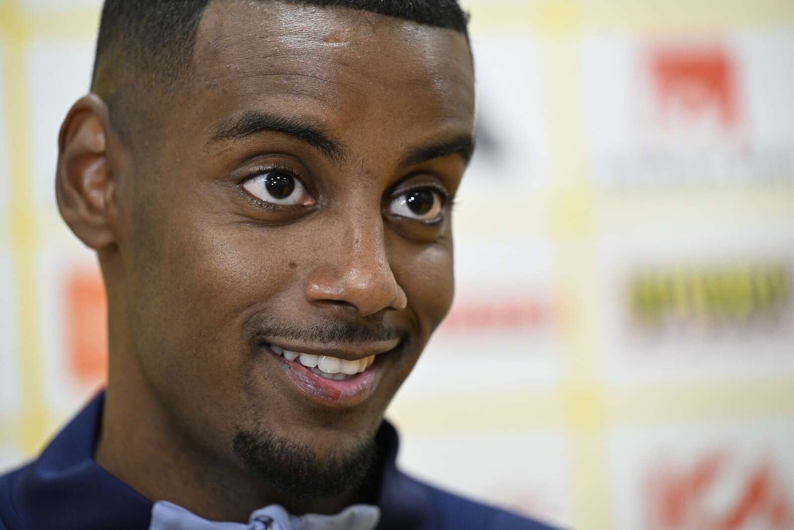 Alexander Isak Joins Liverpool in Record Premier League Transfer