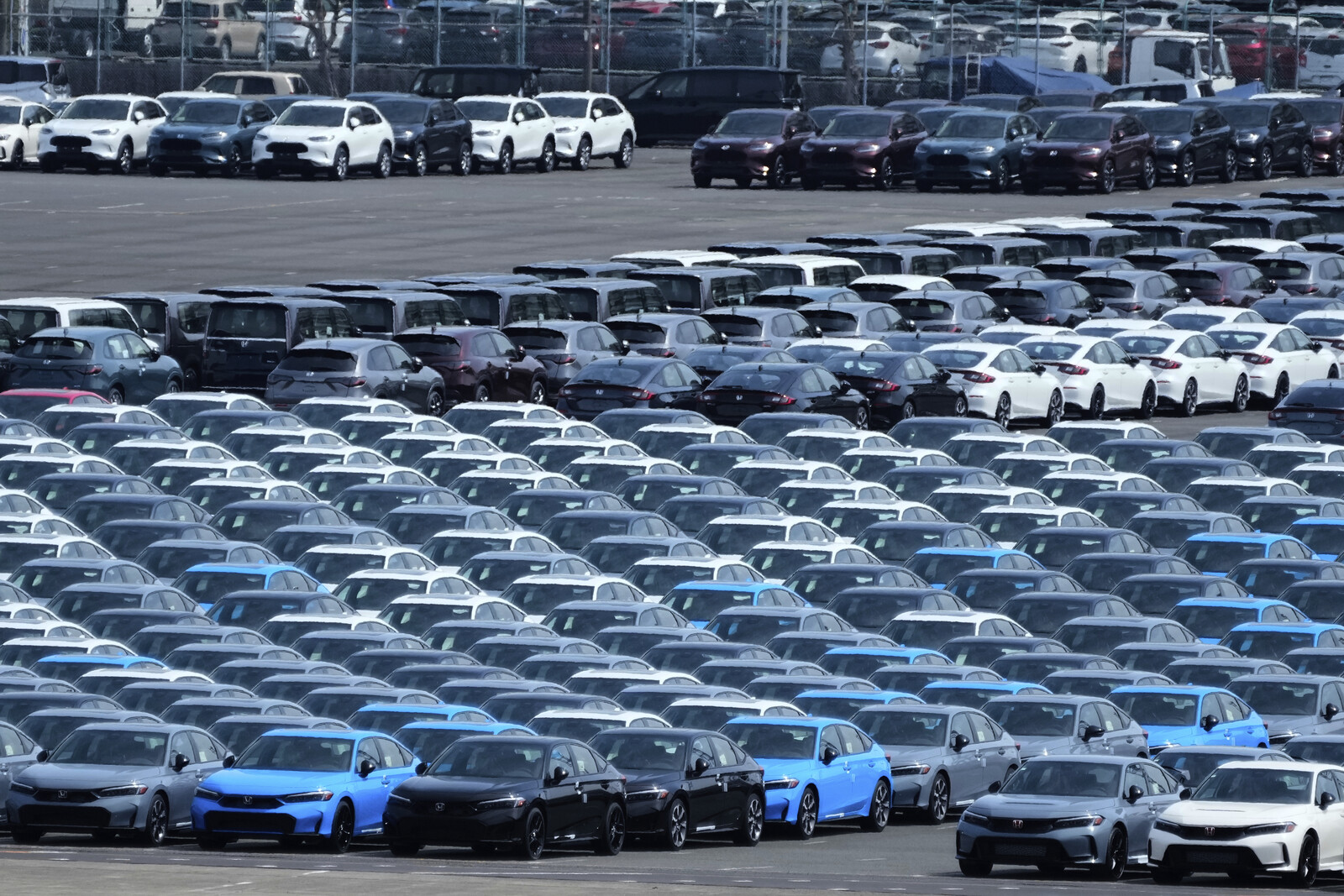 Japanese Exports Decline Due to US Tariffs and Stronger Yen