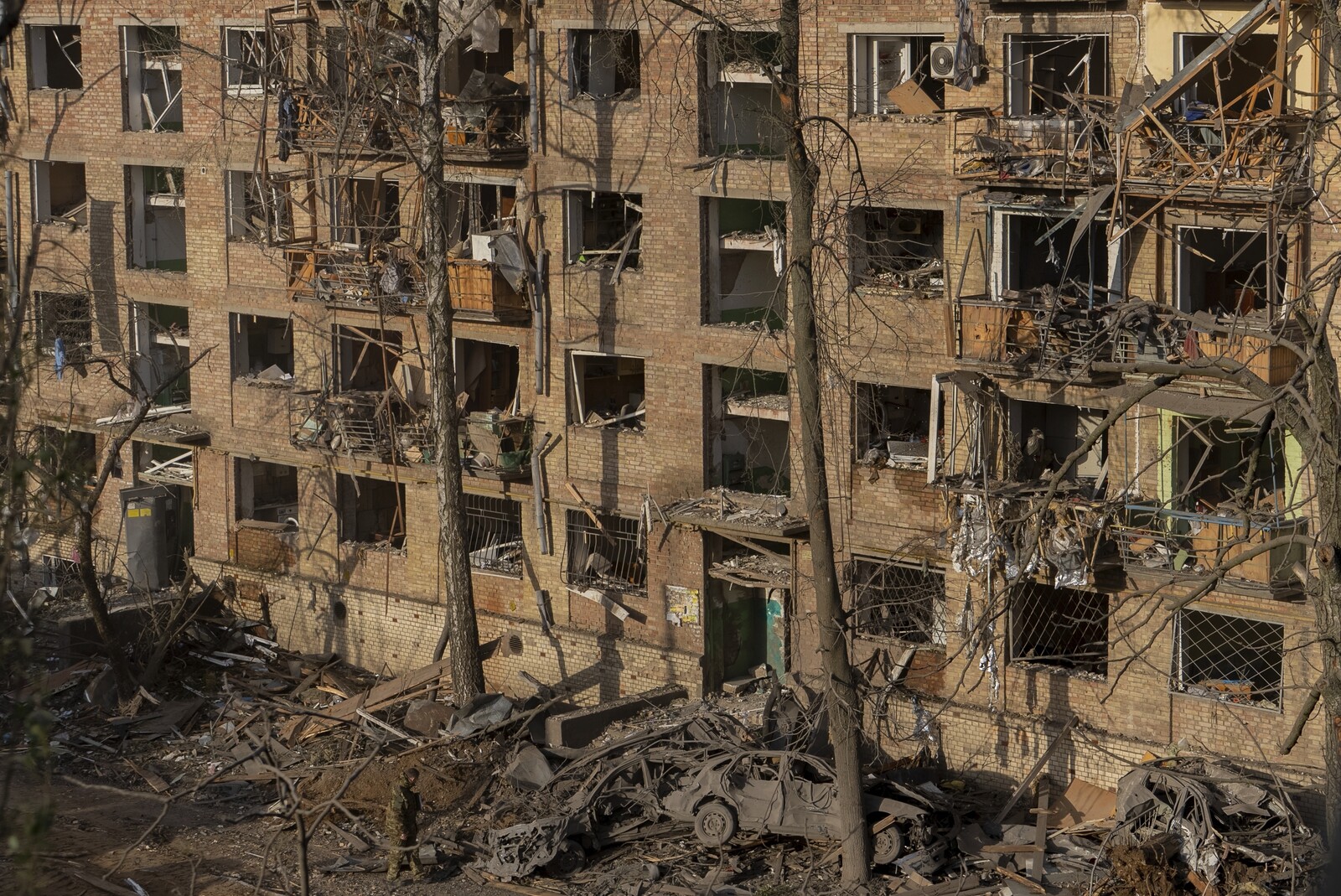 Zelensky Reports Escalation at Ukraine Front Amid Russian Attacks