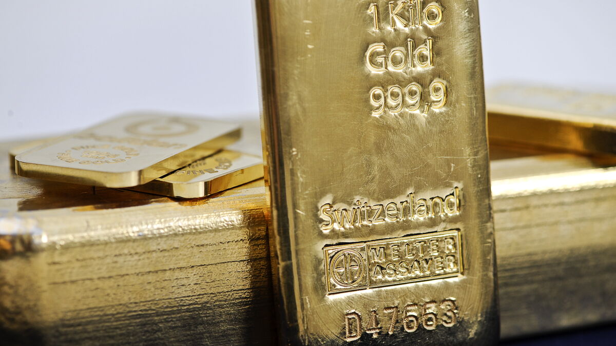 Gold price reaches record level, tops $4,400 per ounce
