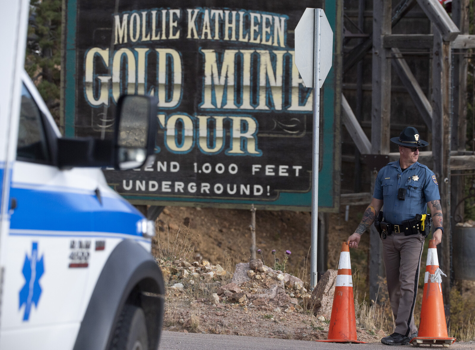 Tourists trapped in gold mine