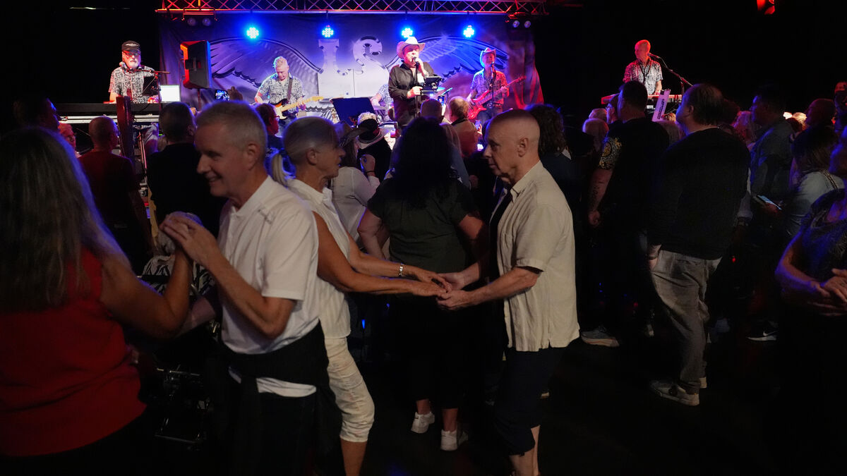 Sweden cuts VAT on dance events from 25% to 6% as dance band industry welcomes reform