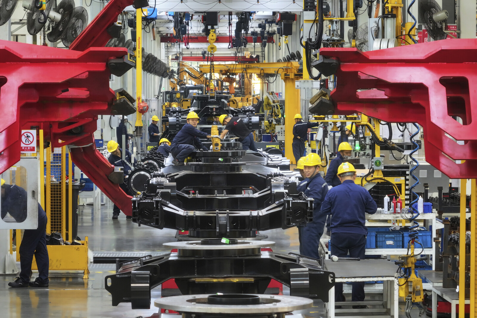 China's Manufacturing Slows as Trade Tariffs Take Effect