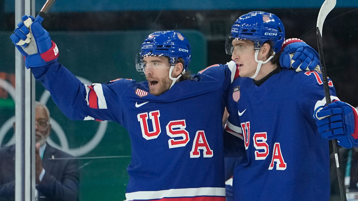 USA beat Denmark despite giant scoreboard