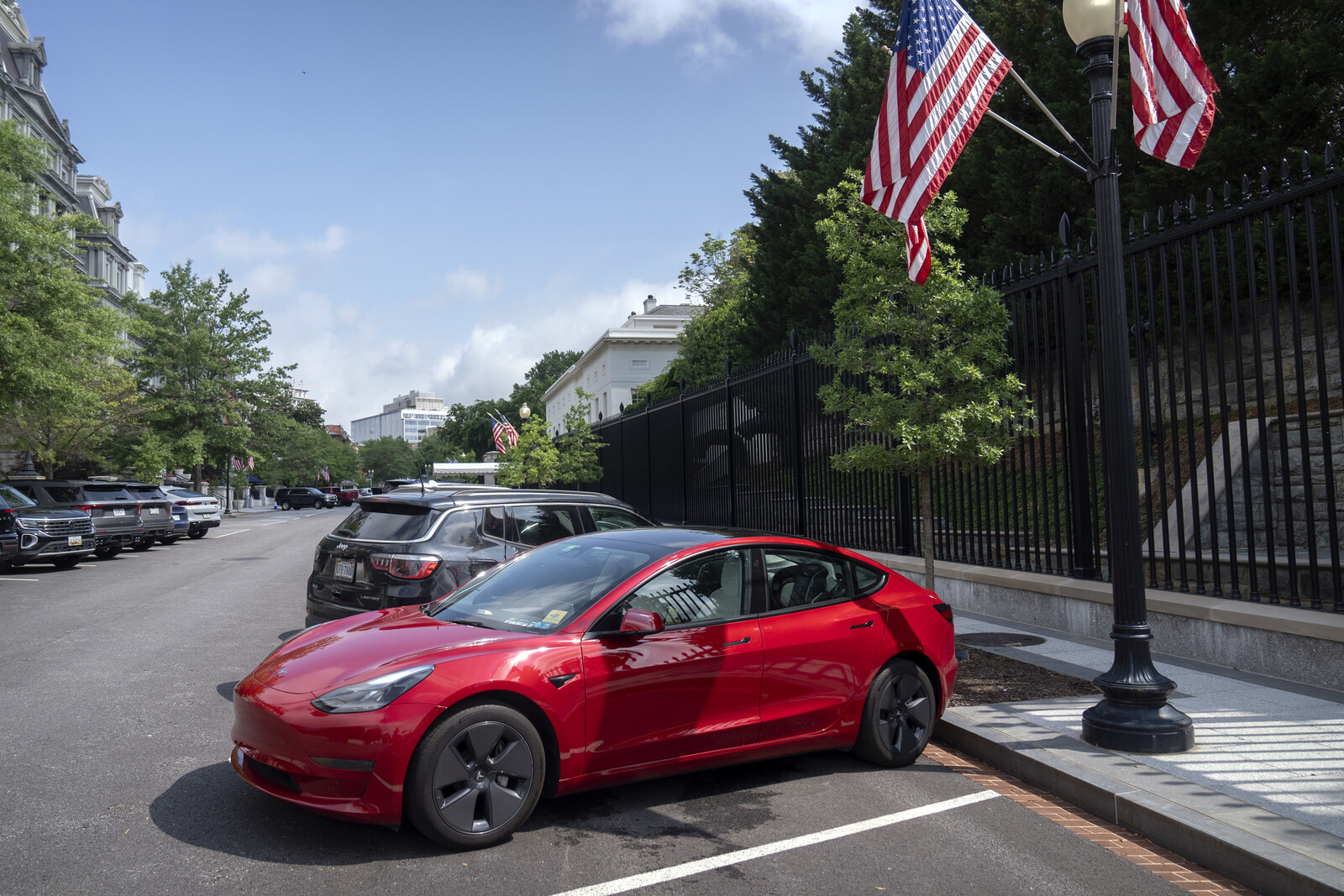 NHTSA Investigates 174,000 Tesla Cars Over Door Handle Issues