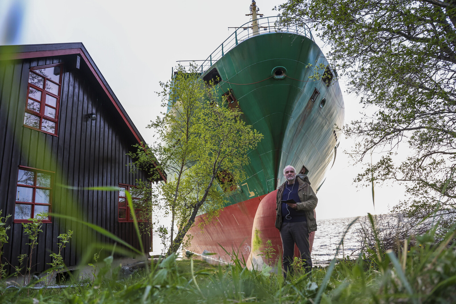 Landslides Disrupt Ship Salvage Operation