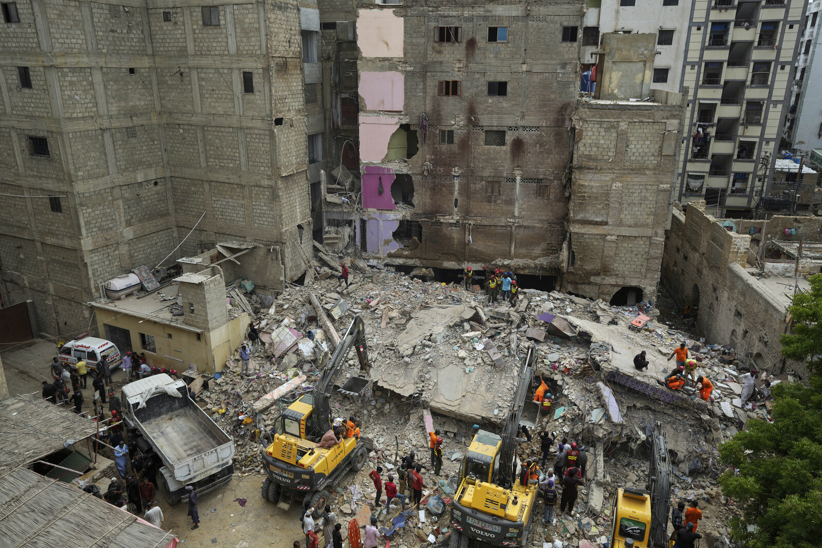 Over 20 Dead in Karachi