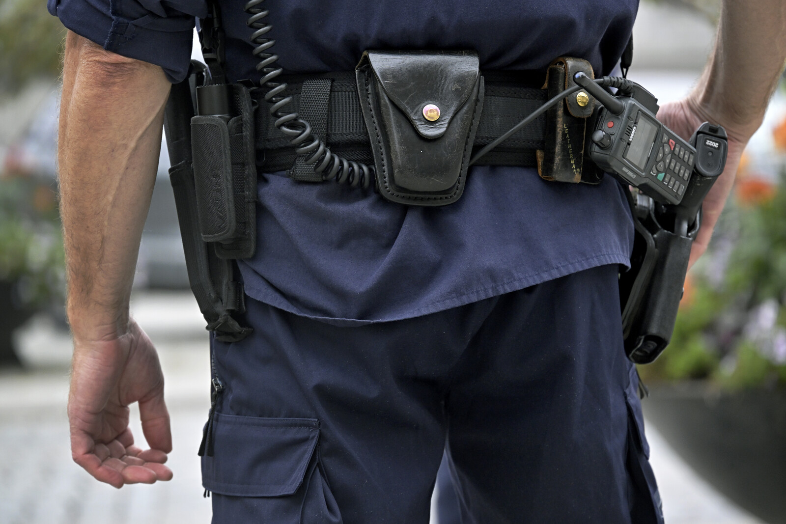 Police forgot gun under hotel mattress